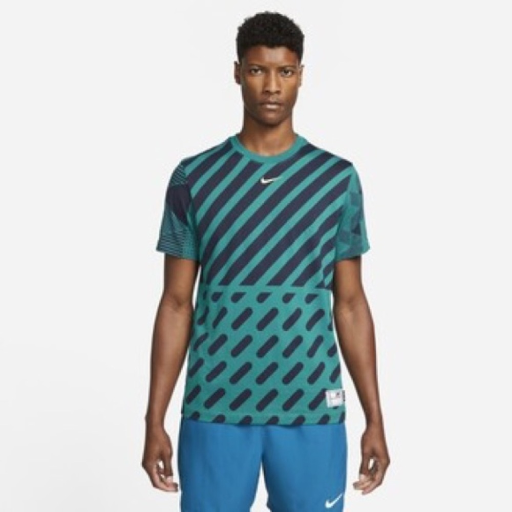 🎾 Nike Men's Teal and Navy Graphic Tee Designed by Serena Williams 🎾